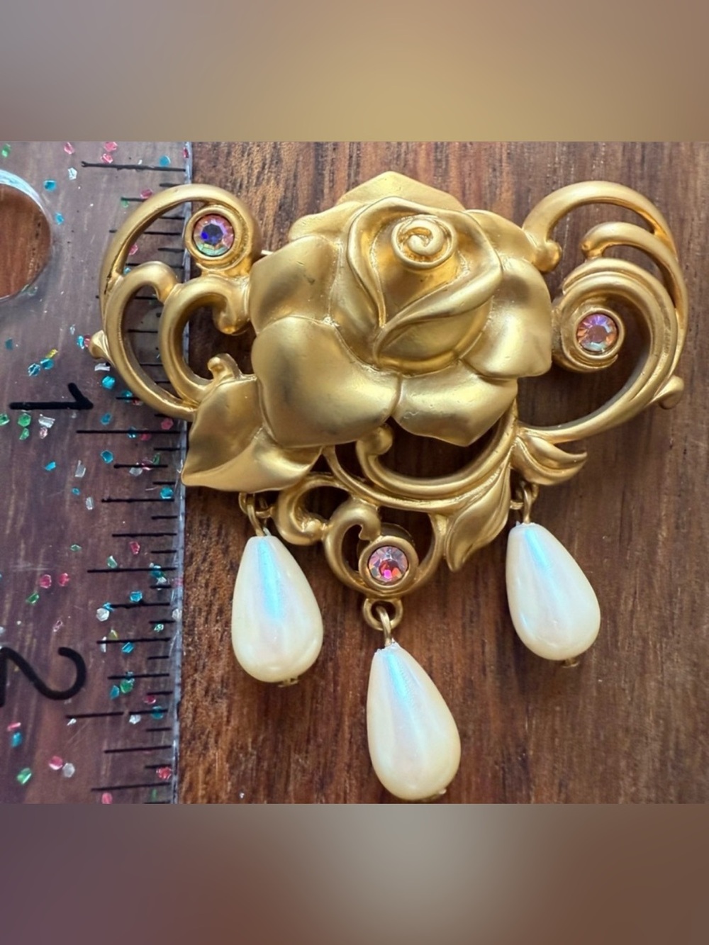 VTG Avon Gold Tone Rose Brooch with Faux Pearl Gangling Rhinestone Accents